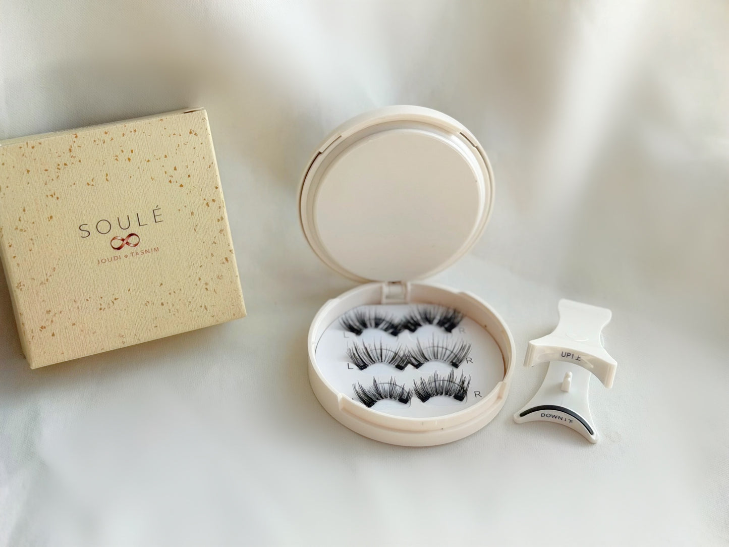 MAGNETIC EYELASHES